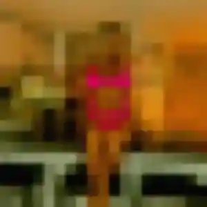 Helena, 19 ans, en ligne à Montdidier pour une rencontre coquine