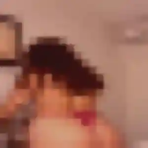 Découvre Domitille, 33 ans à Nogent-sur-Marne en privé