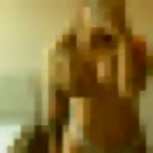 Anne, 23 ans, en ligne à Petite-Forêt pour une rencontre coquine