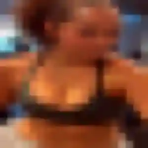 Luna, 40 ans, connectée à Saint-Jean-de-la-Ruelle pour une rencontre coquine